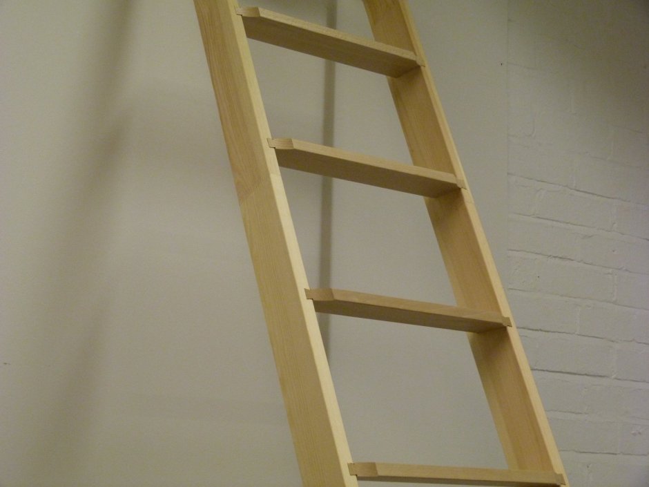 Лестница деревянная обычная