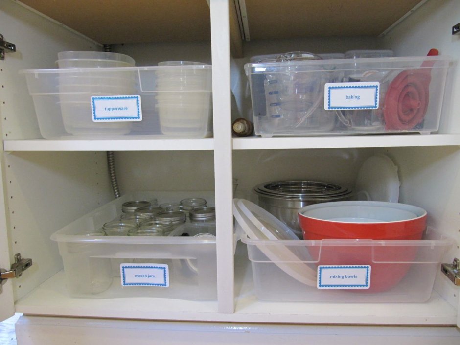 Хранение пластиковых контейнеров на кухне
