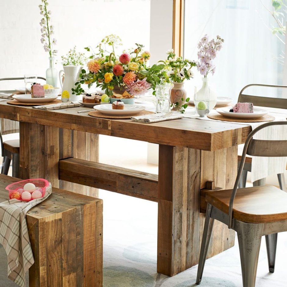 Деревянный стол для летней кухни