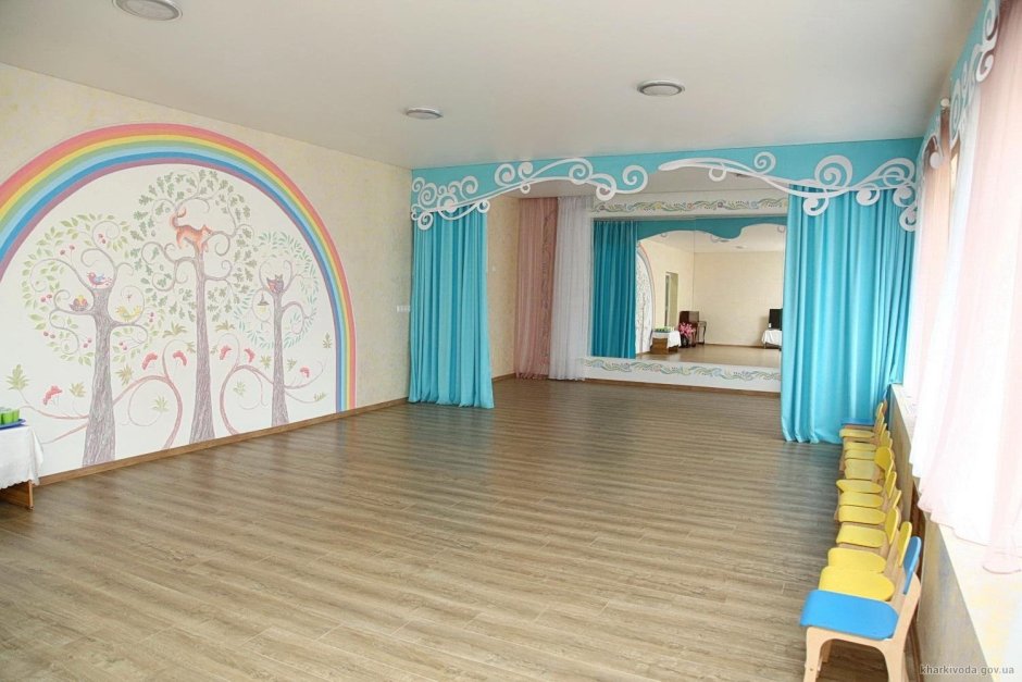 Украшение зала тканью в детском саду