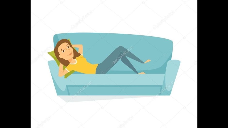 Девушка спит на диване