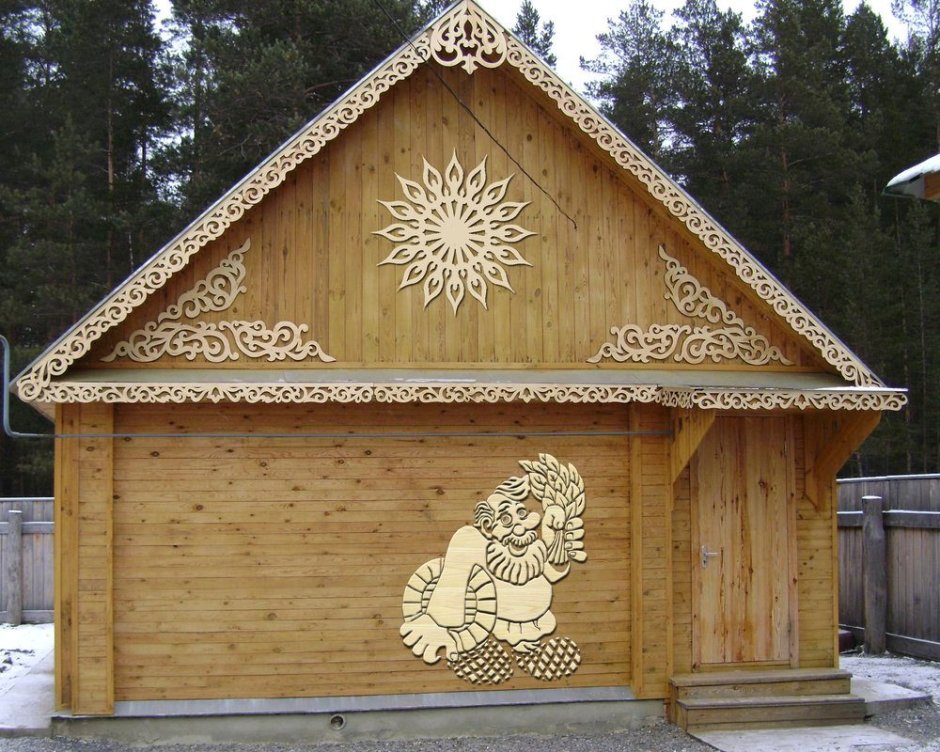 Резной фронтон