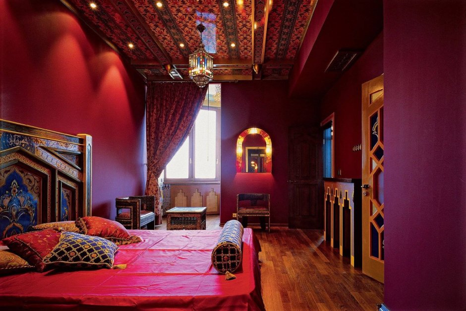 Интерьер в марокканском стиле в красных тонах