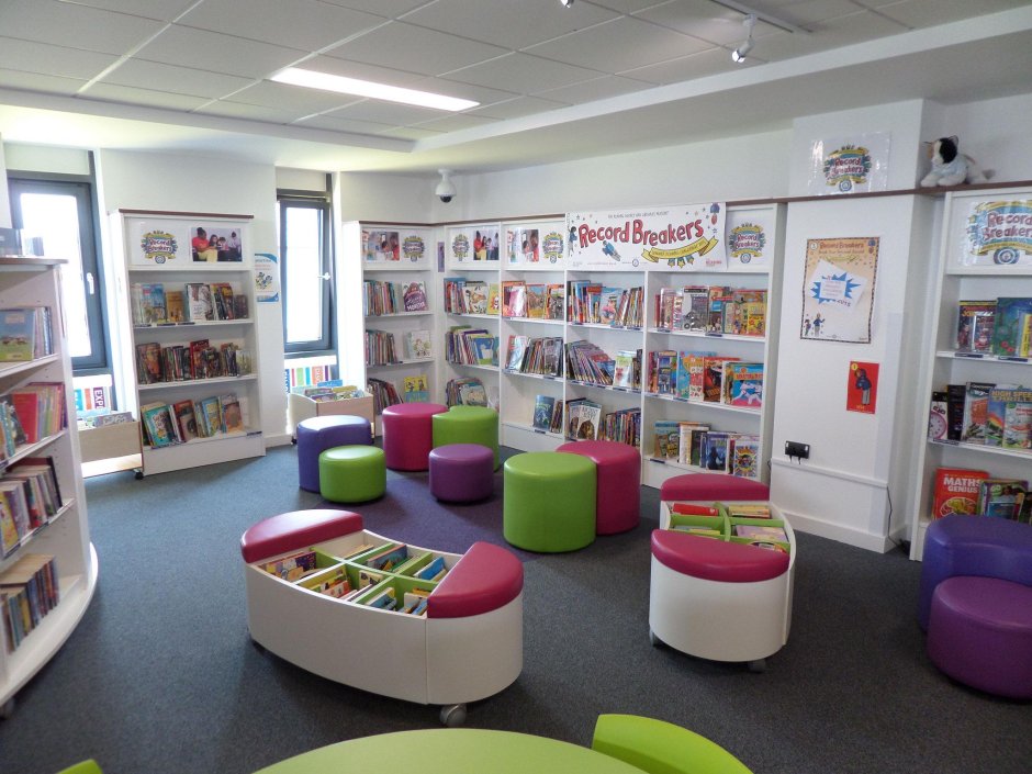 Современная мебель для детской библиотеки
