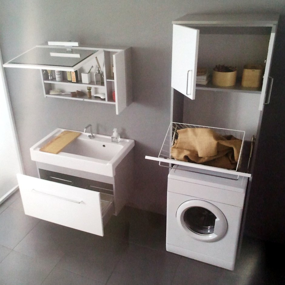 Шкаф над стиральной машиной с корзиной для белья