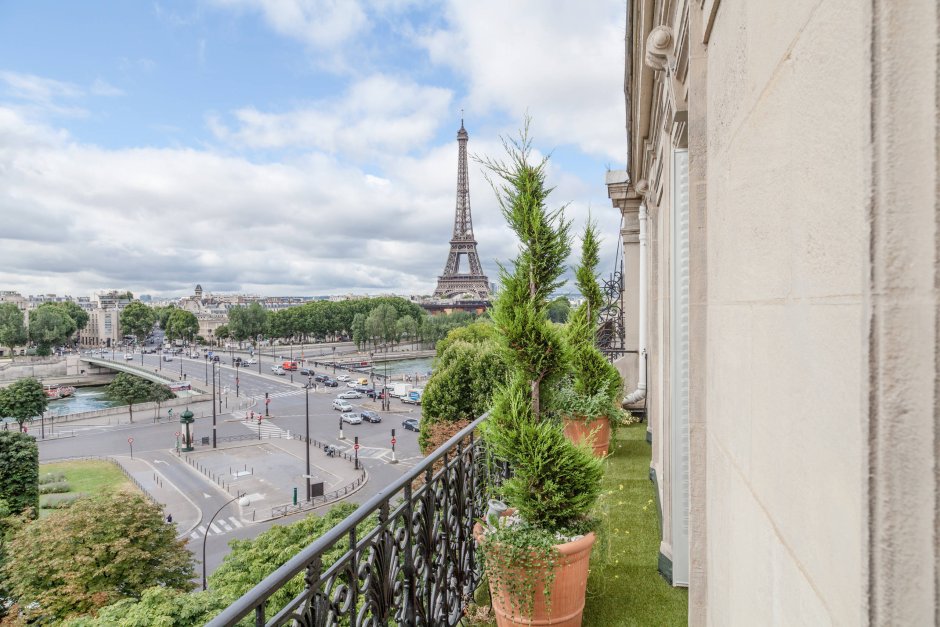 Красивый вид Парижа вид с балкона