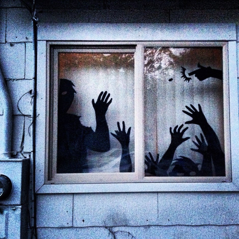 За окном на Хэллоуин