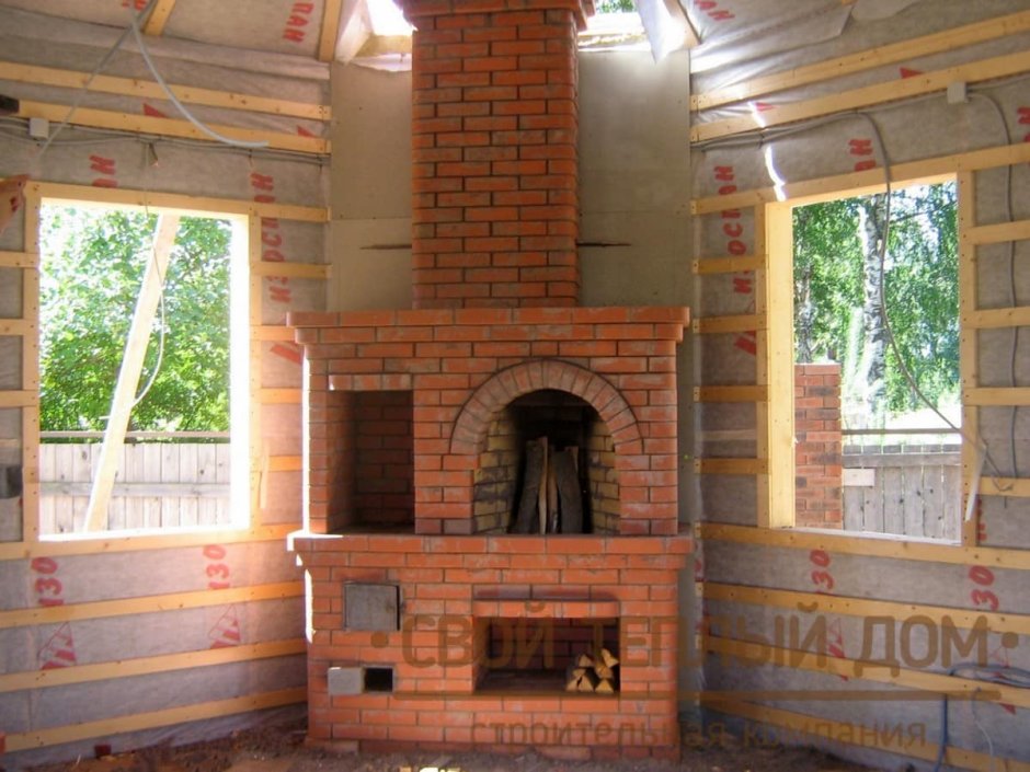 Кирпичная печь-камин в каркасном доме