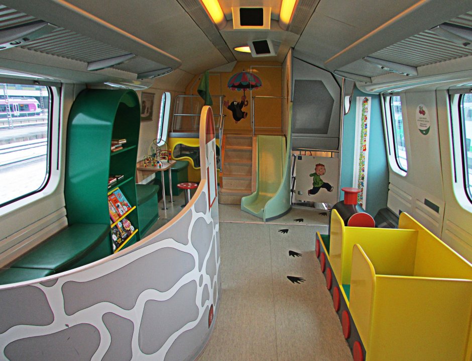 Поезд Сапсан детский вагон