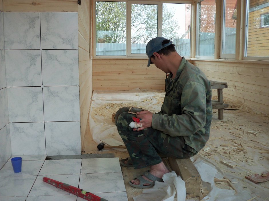 Укладка плитки в деревянном доме