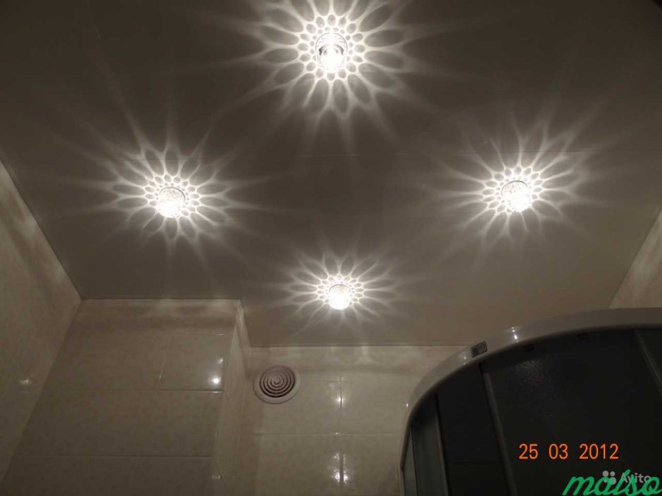 Светильники в натяжной потолок ромбом
