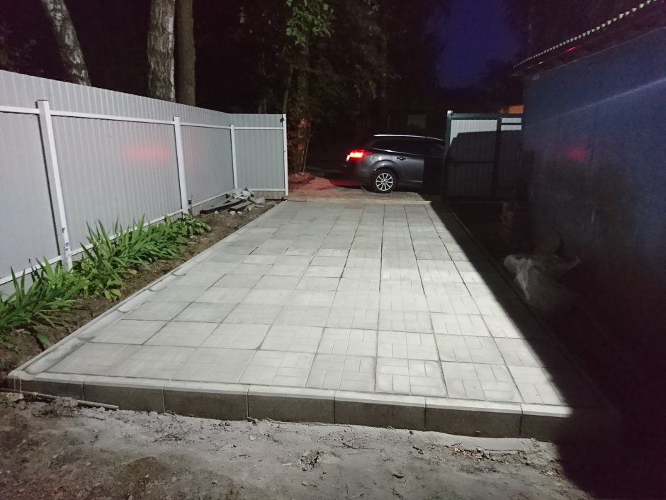 Заезд для машины на даче