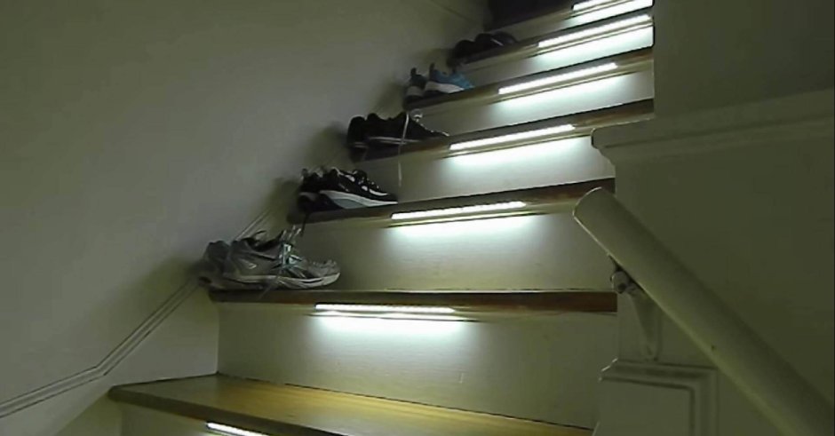 Подсветка ступенек на лестнице светодиодной ленты