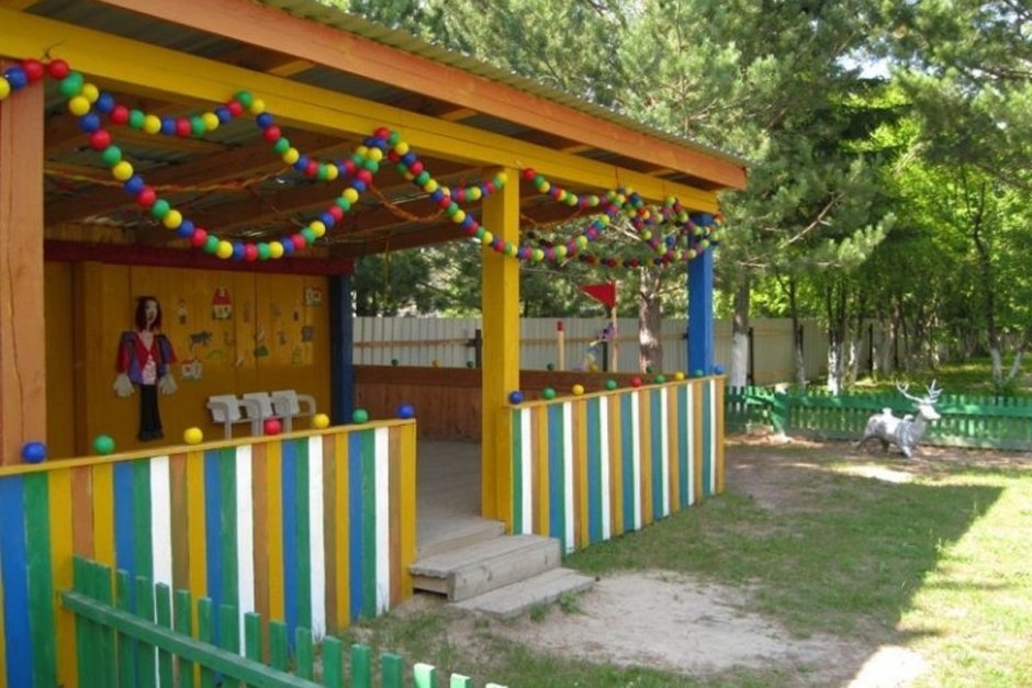 Украшение стен веранды в детском саду