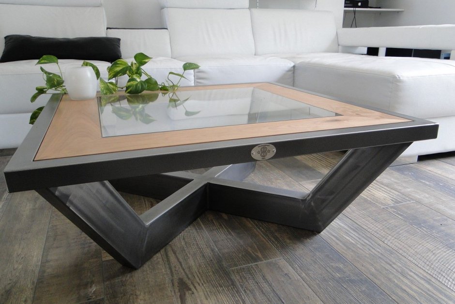 Прикроватный столик из металла и дерева