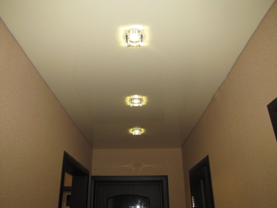 Расположение потолочных светильников на натяжном потолке