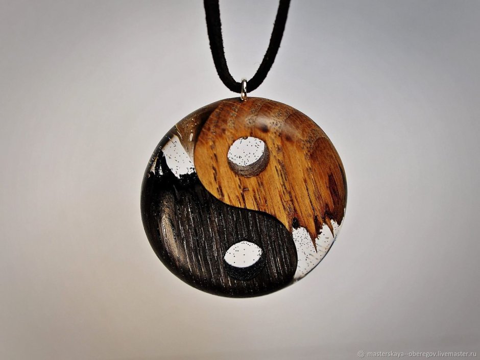 Wood Epoxy Pendant Инь Янь