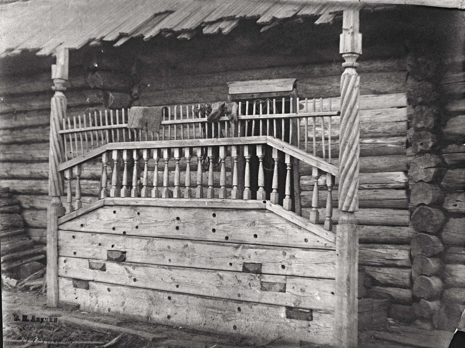 Деревянное крыльцо 19 века