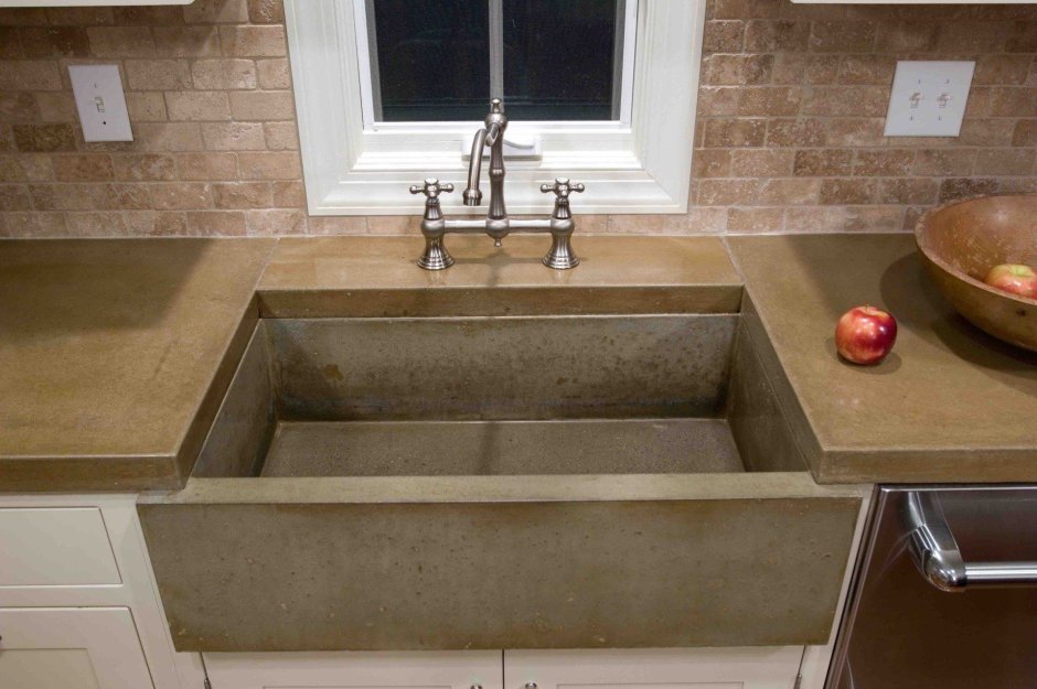 Кухонный стол из бетона