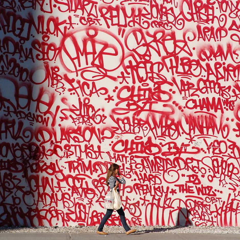 Надписи на стенах граффити