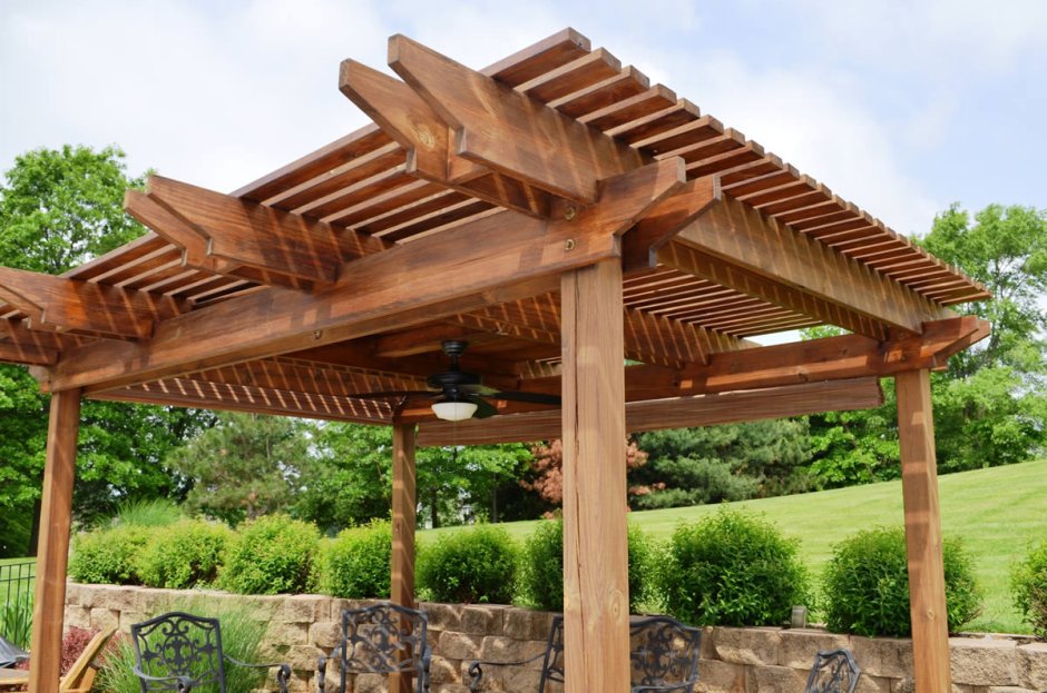 Навес деревянный лесенкой