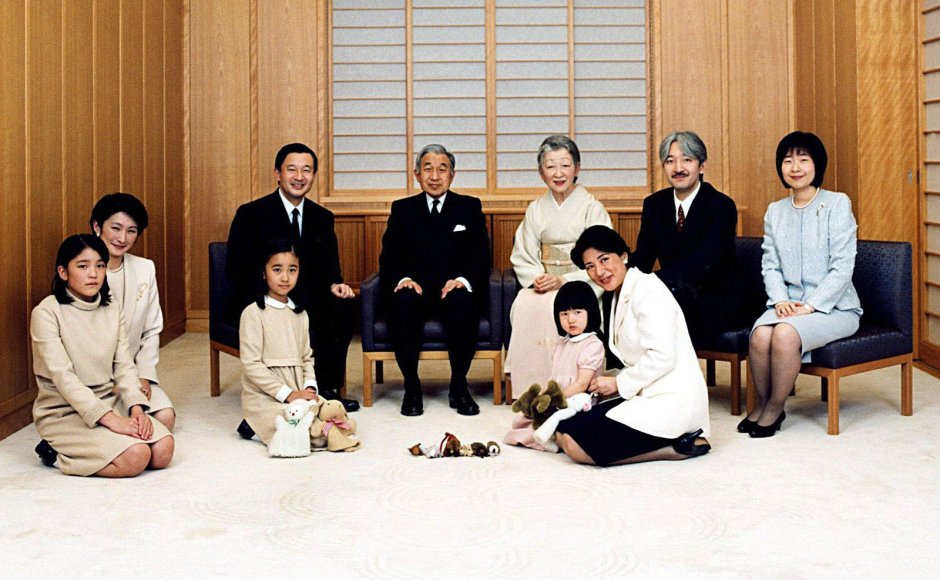 Император Акихито с семьей
