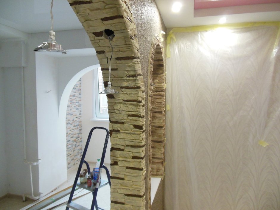 Арка гипсовым камнем