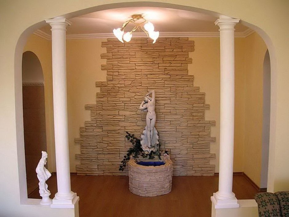 Декоративный камень из гипса в интерьере