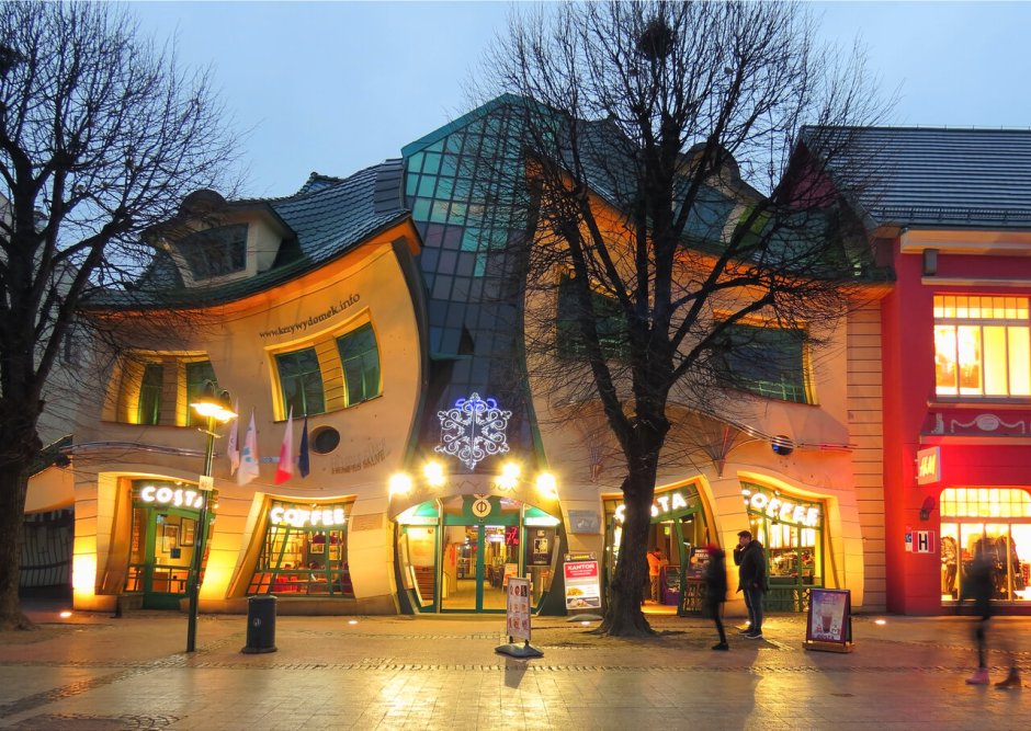 Кривой дом (the Crooked House) Польша