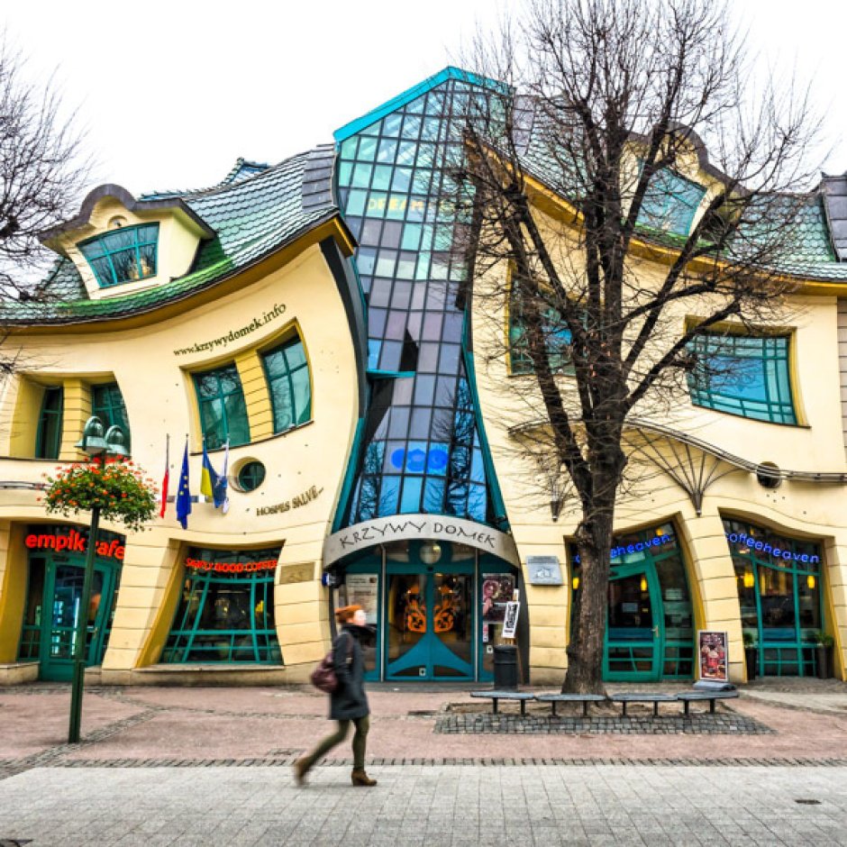 Кривой дом (the Crooked House) Польша