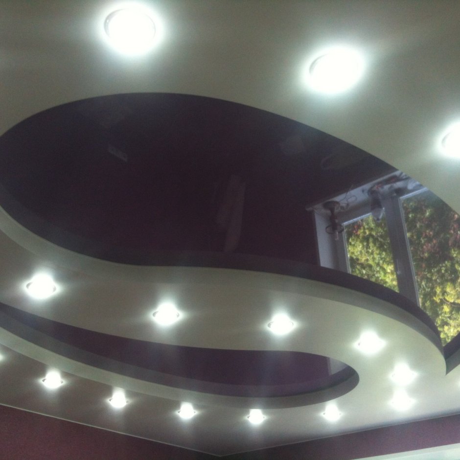 Двухуровневый натяжной потолок с подсветкой овал