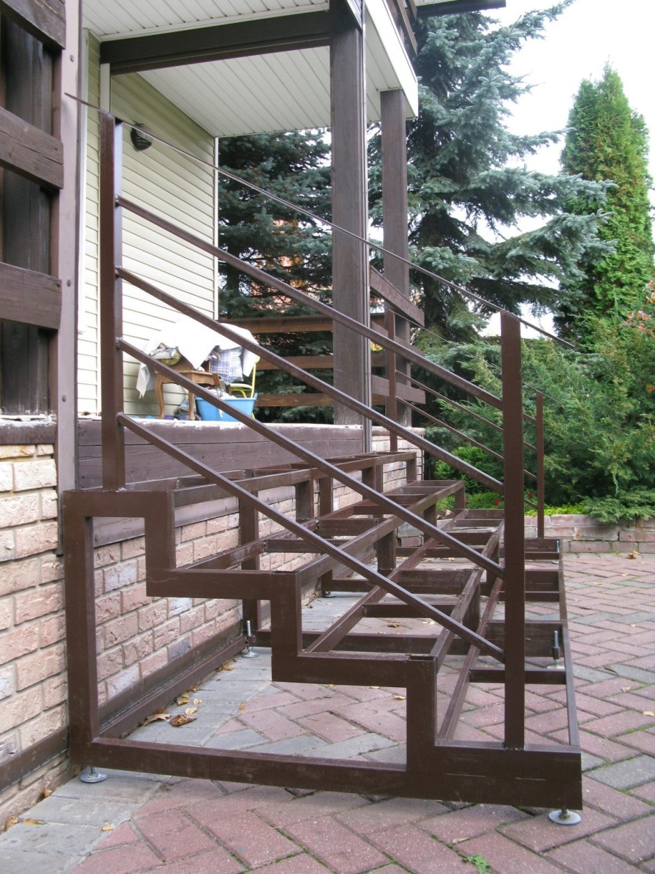 Металлические ступеньки