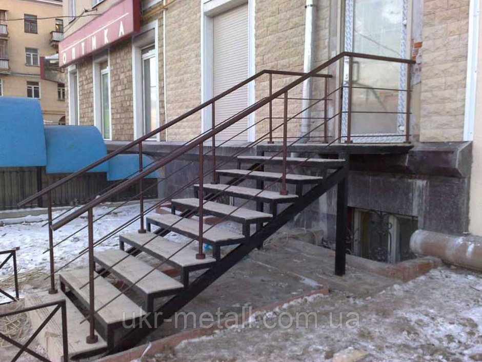 Уличная лестница Медиум 1 ступень из ДПК на металлокаркасе