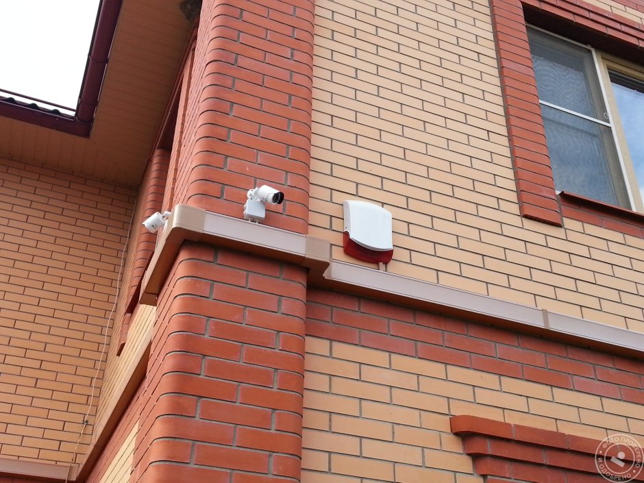 Прокладка кабеля по фасаду здания
