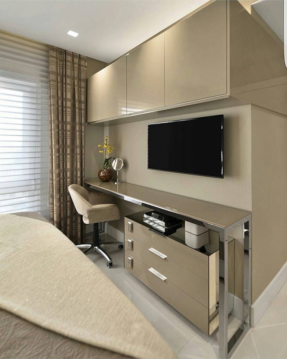 Компьютерный стол в спал не