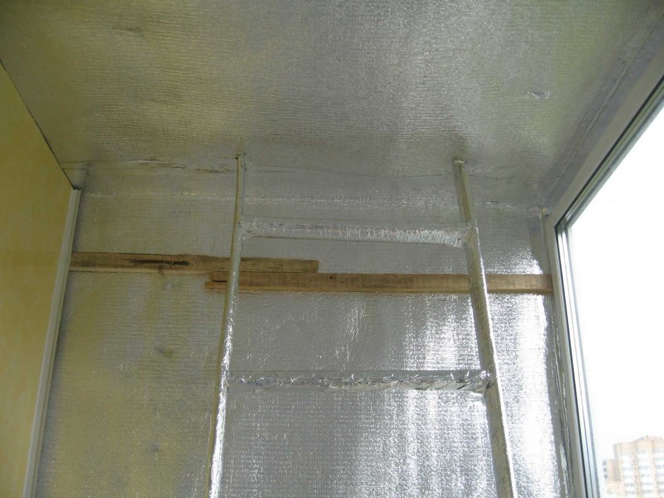 Потолок на балконе с люком