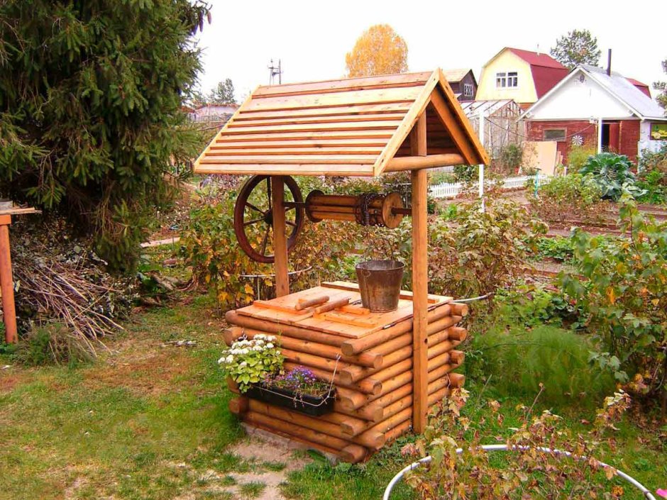 Декоративный колодец