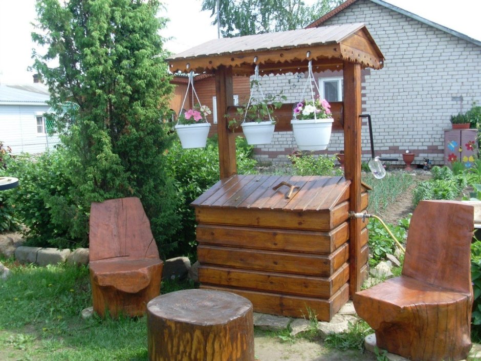 Красивые деревянные колодцы