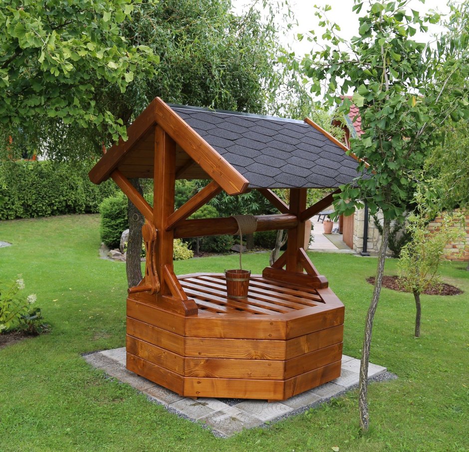 Украшение колодца на даче