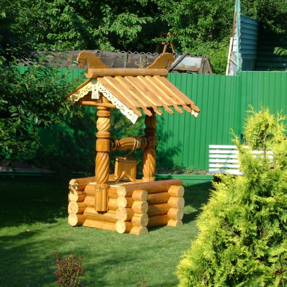Декоративный колодец