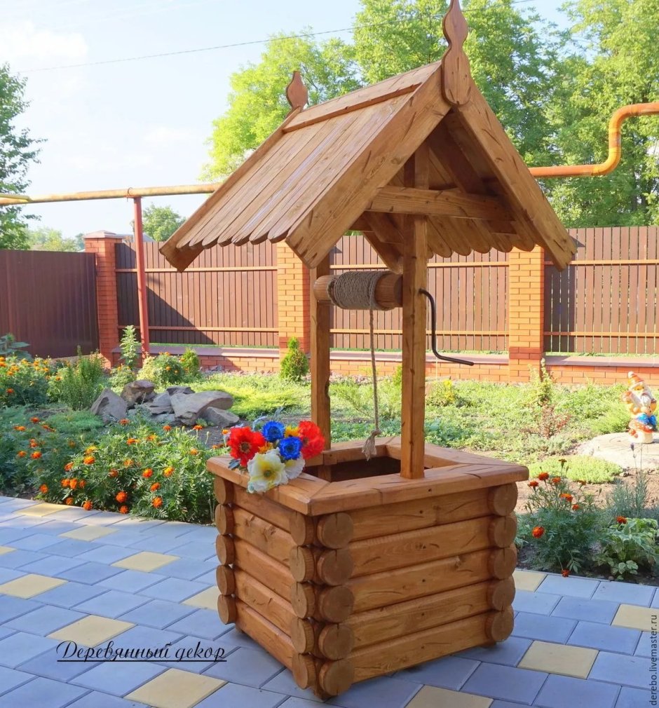 Декоративный колодец для скважины