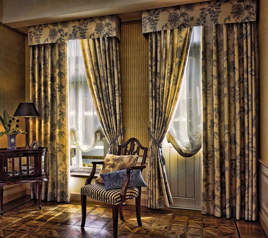 Бархатные шторы в спальне