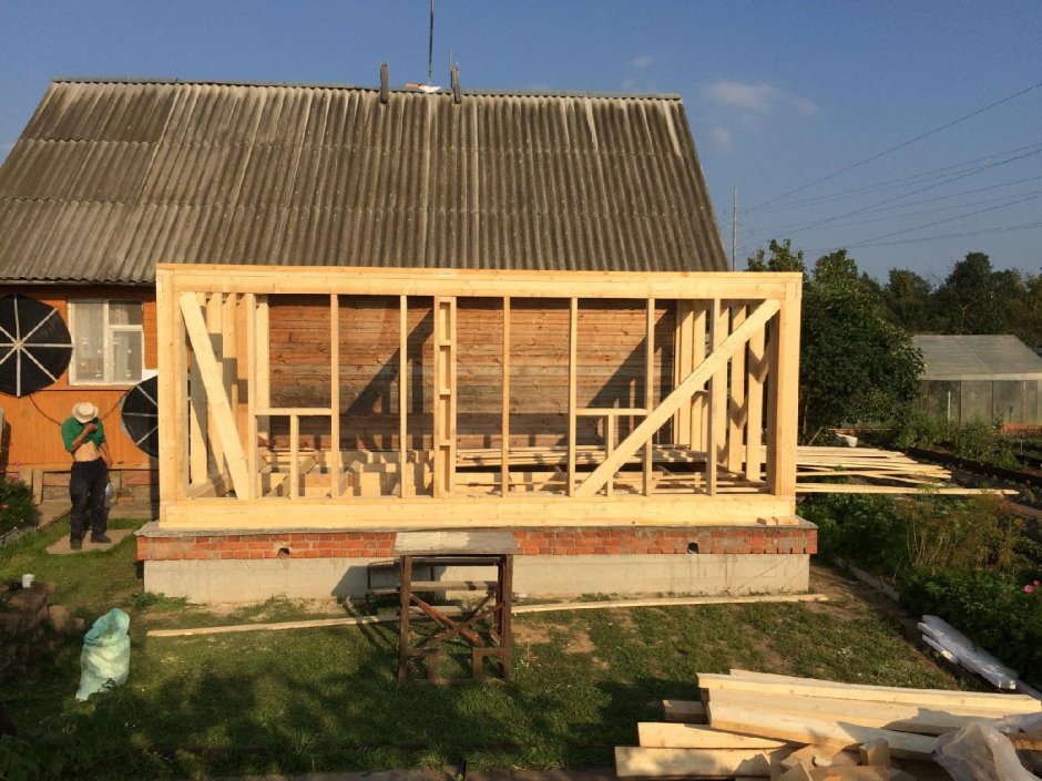 Каркасный пристрой к деревянному дому