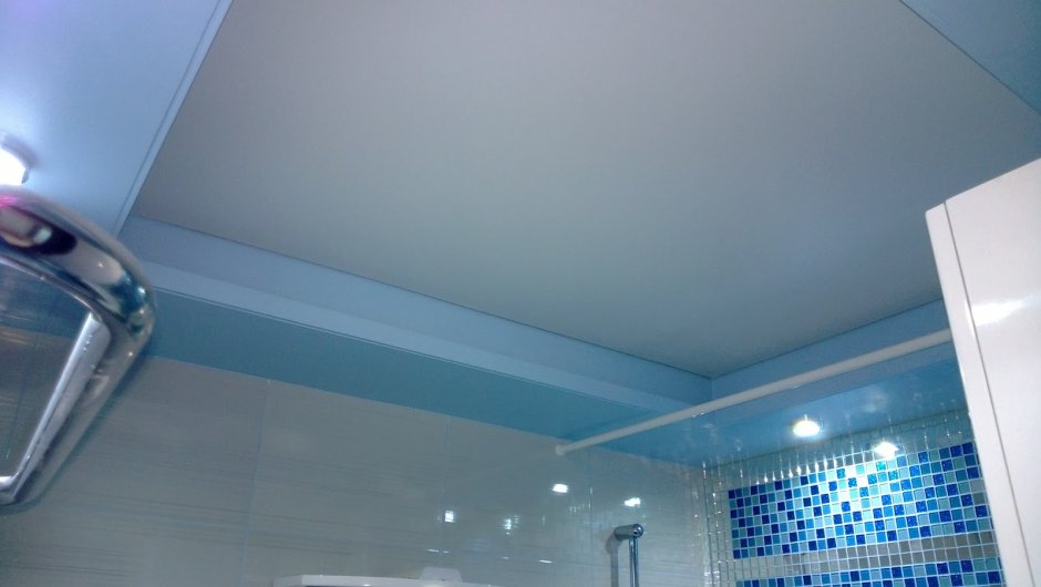 Шторка для ванной в натяжном потолке
