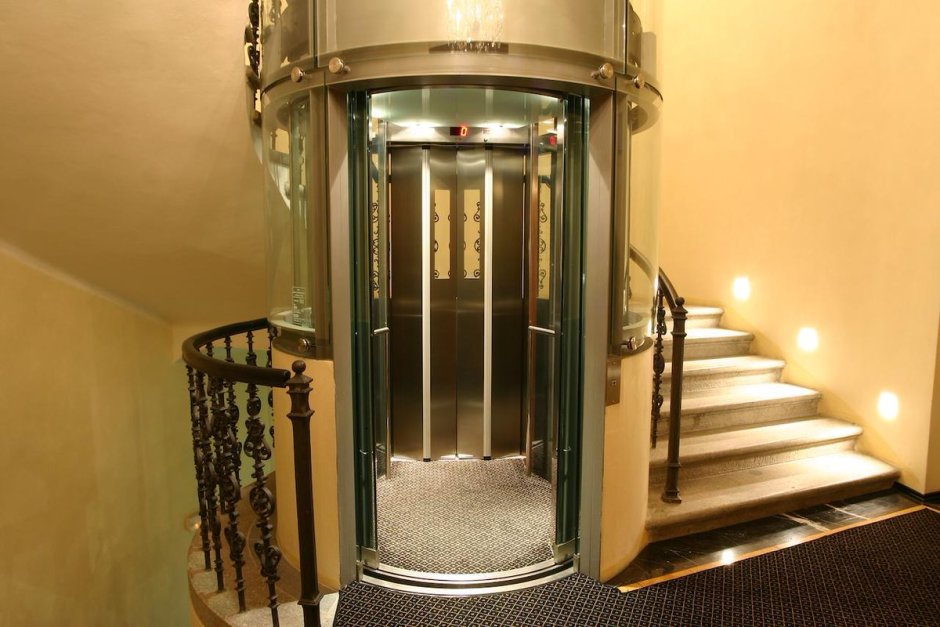 Лифт в отеле