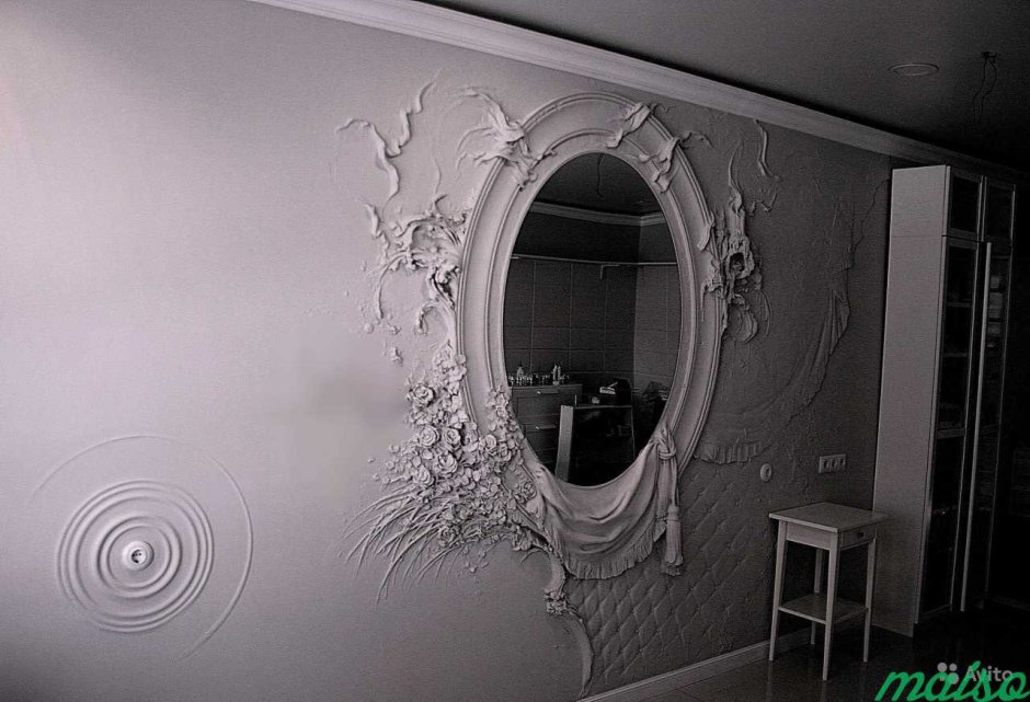 Серебристая краска для стен в интерьере