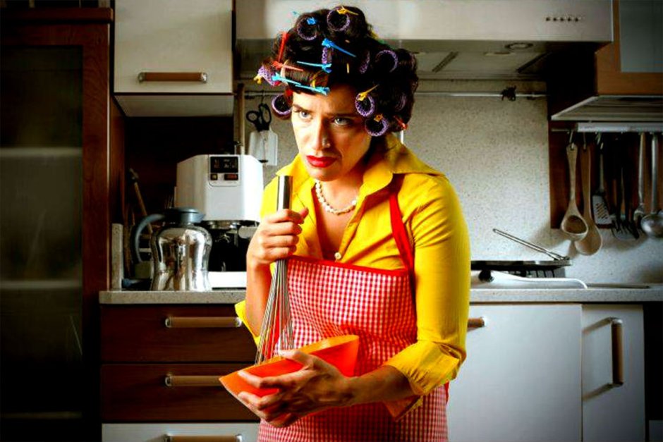 Домохозяйка на кухне