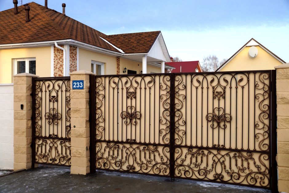 Красивый забор с воротами