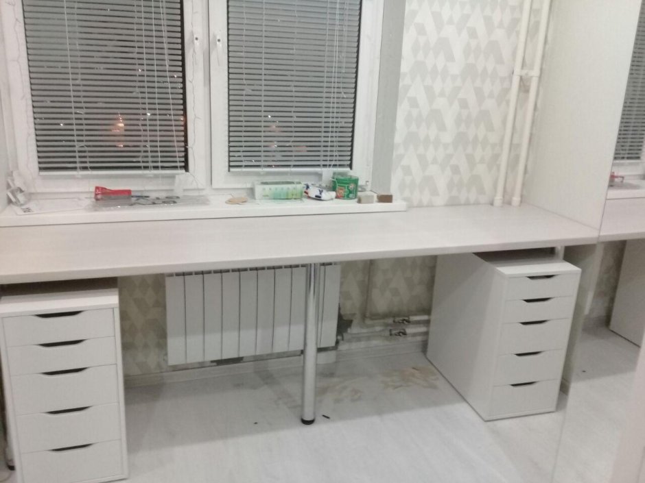 Деревянный подоконник стол