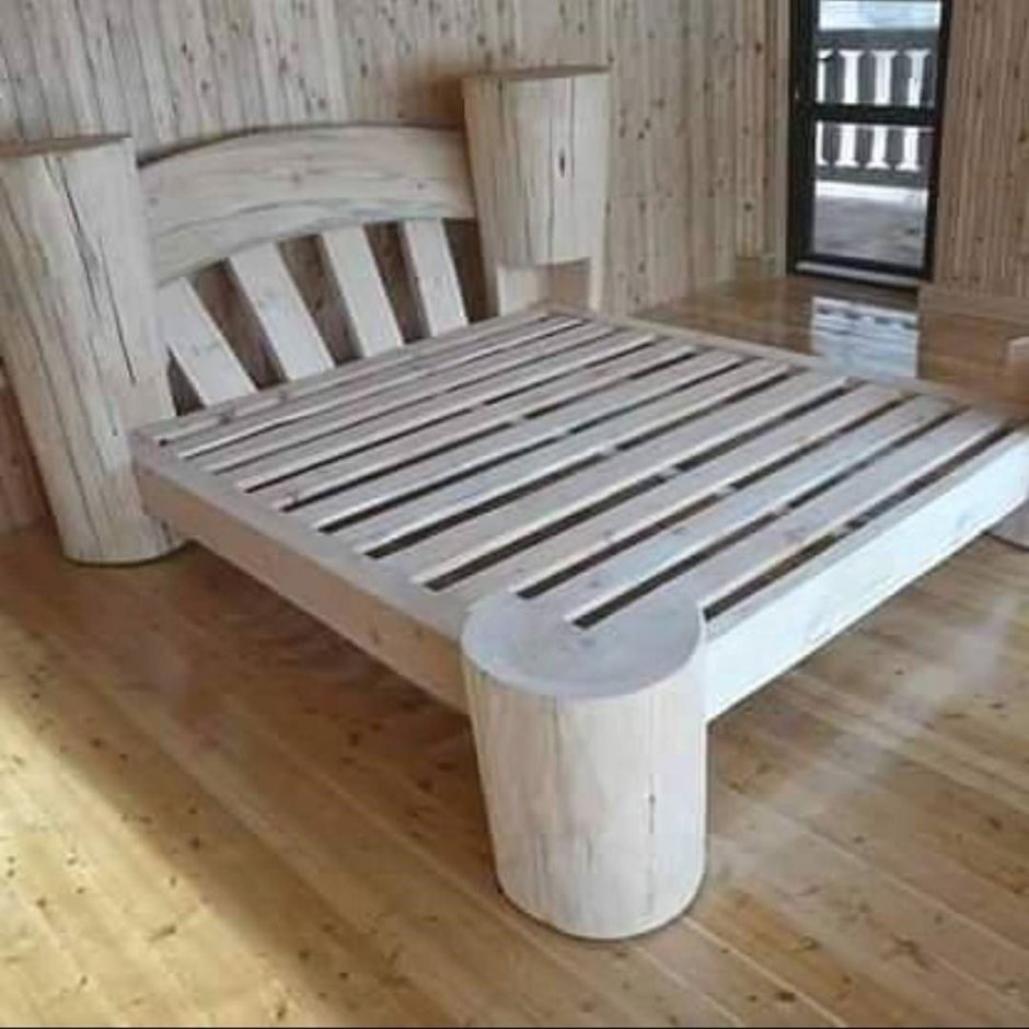 Кровать из бревен